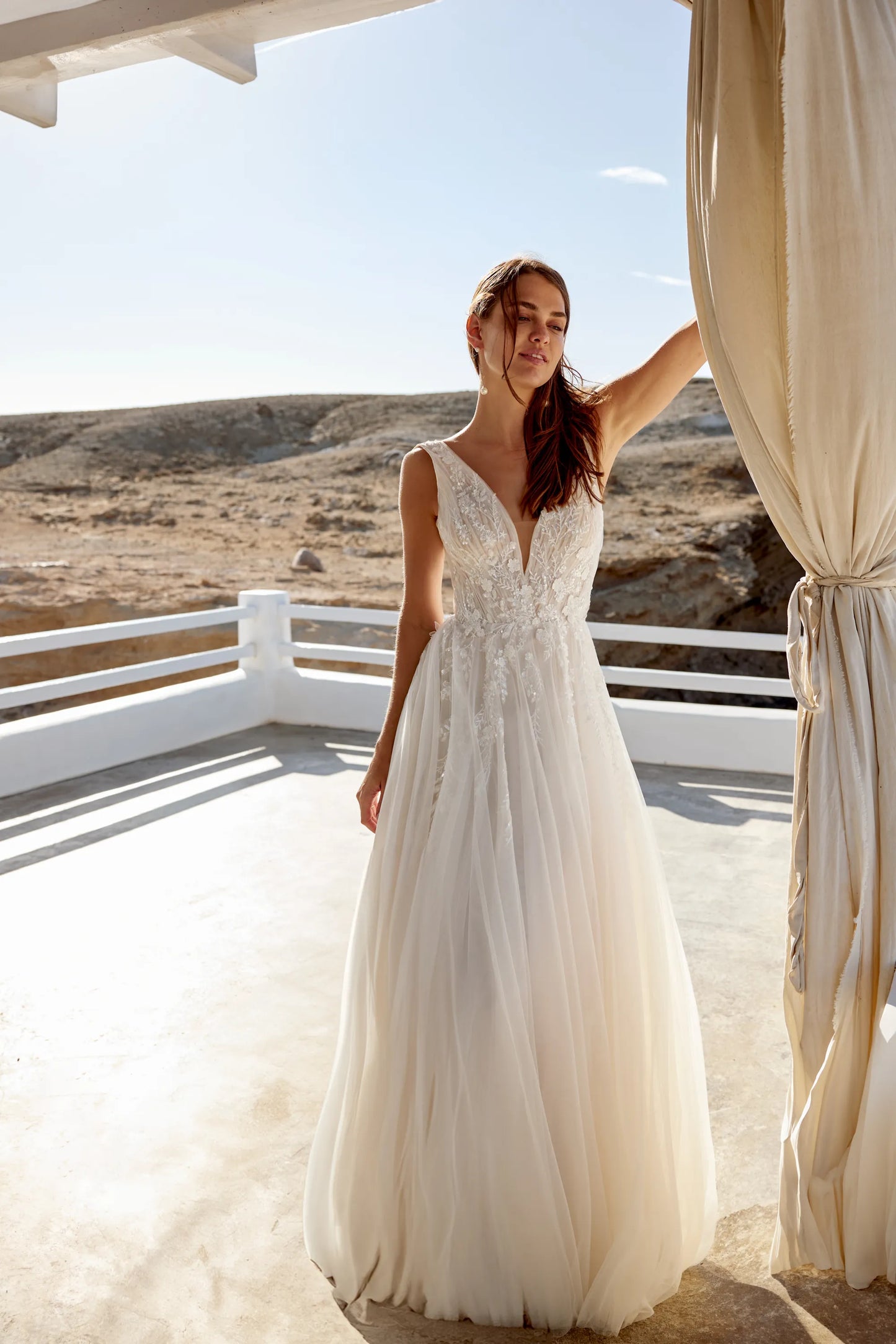 XAYWEAR elegant wedding dress with lace bodice and flowing tulle skirt perfect for outdoor ceremonies