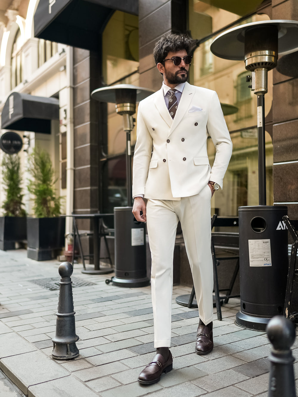 Elegant white suit for men by XAYWEAR styled with a double-breasted jacket and matching trousers