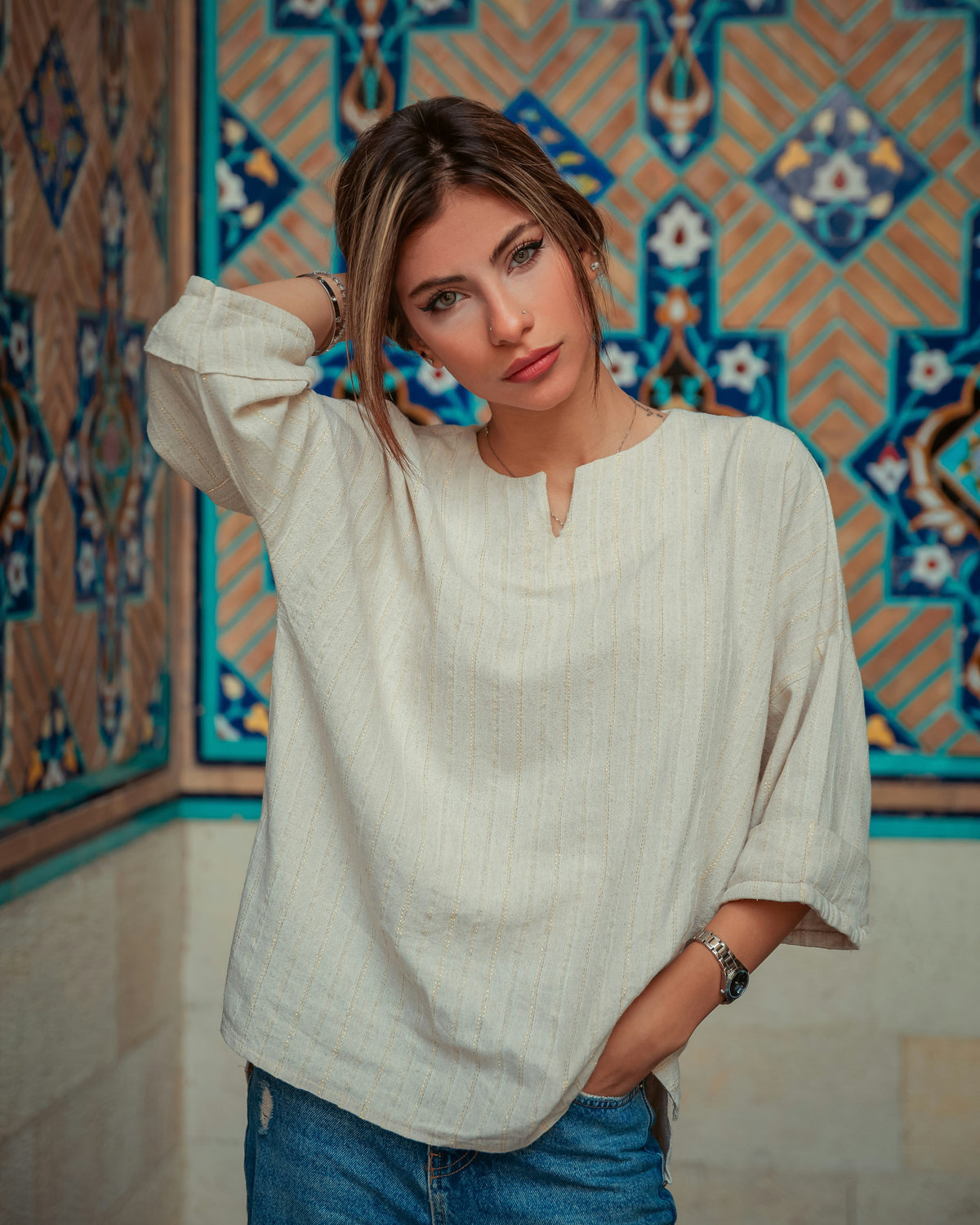 Stylish XAYWEAR women's tunic long sleeve in light color, perfect for casual outings and layered looks