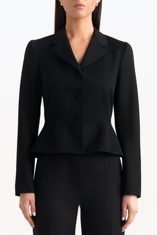 XAYWEAR Fitted Office Blazer for Women - Chic Elegance