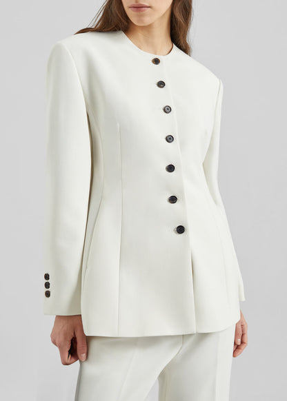 XAYWEAR Elegant White Blazer Jacket for Stylish Outfits
