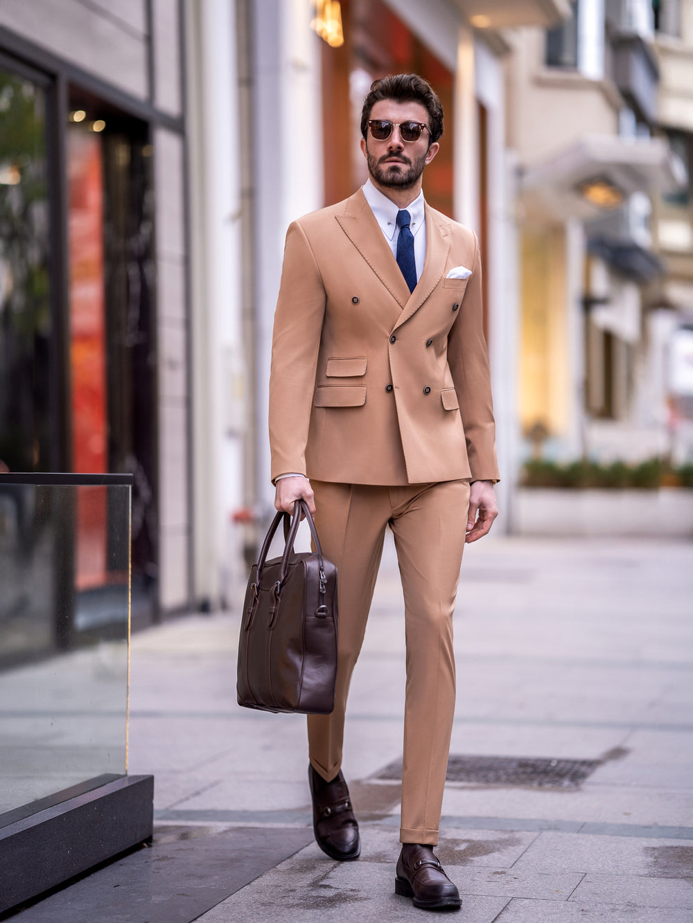 XAYWEAR stylish suit for men in camel color with double-breasted jacket and matching pants