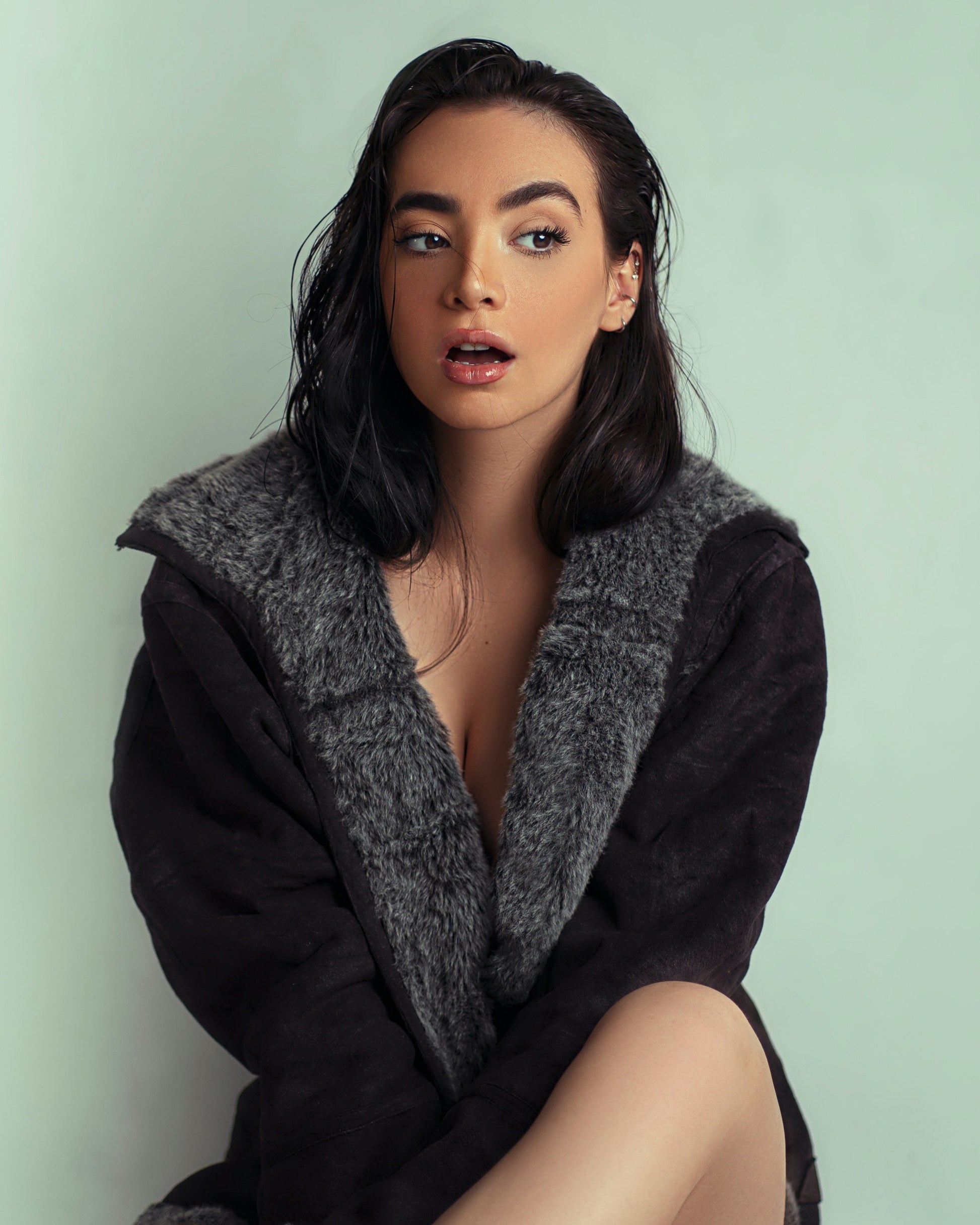 XAYWEAR winter coat for women with soft grey faux fur collar and black outer fabric