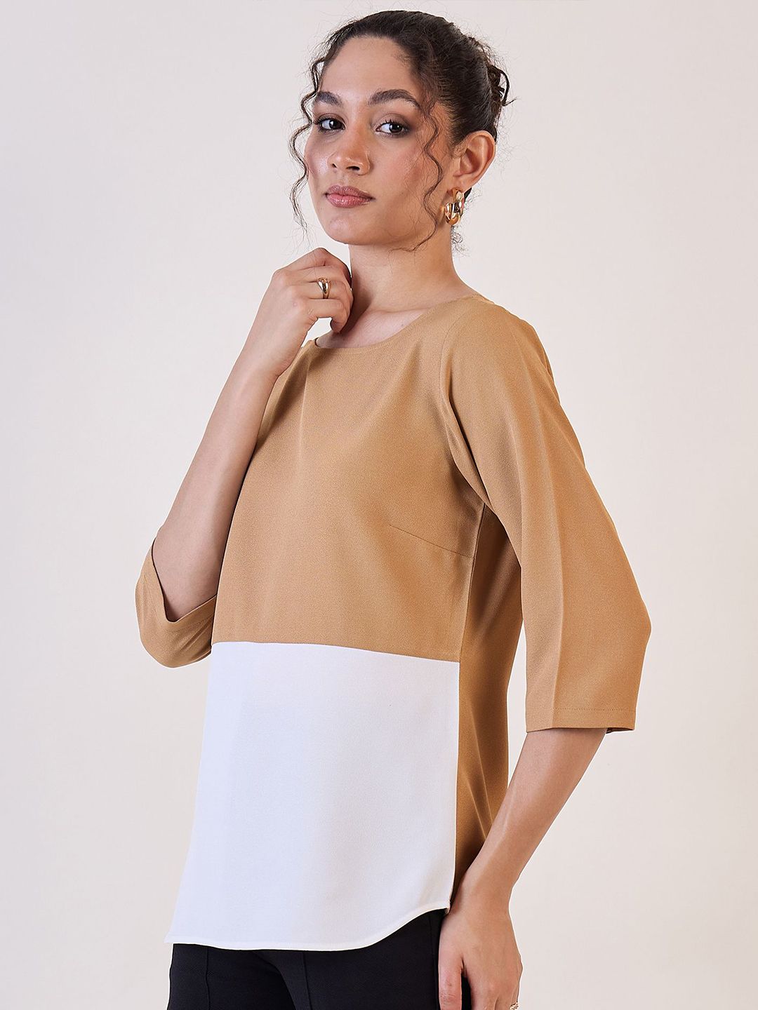 XAYWEAR Boat Neck Blouse for Women in Stylish Design