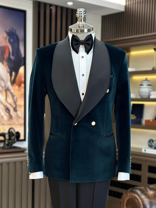 Elegant dark green velvet blazer with satin lapels and gold buttons for formal occasions