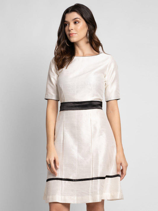 XAYWEAR elegant ivory black dress with short sleeves and a black satin waistband for a stylish look
