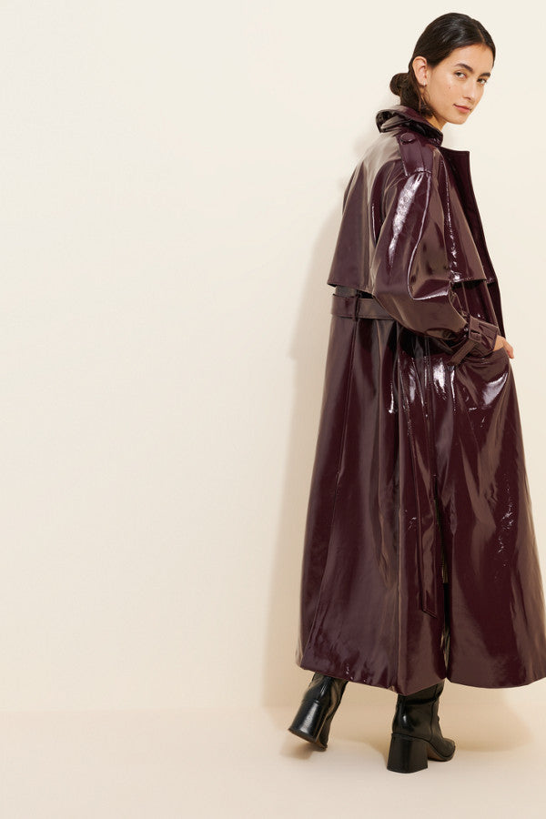 XAYWEAR shiny dark leather coat for women with belted waist and long silhouette
