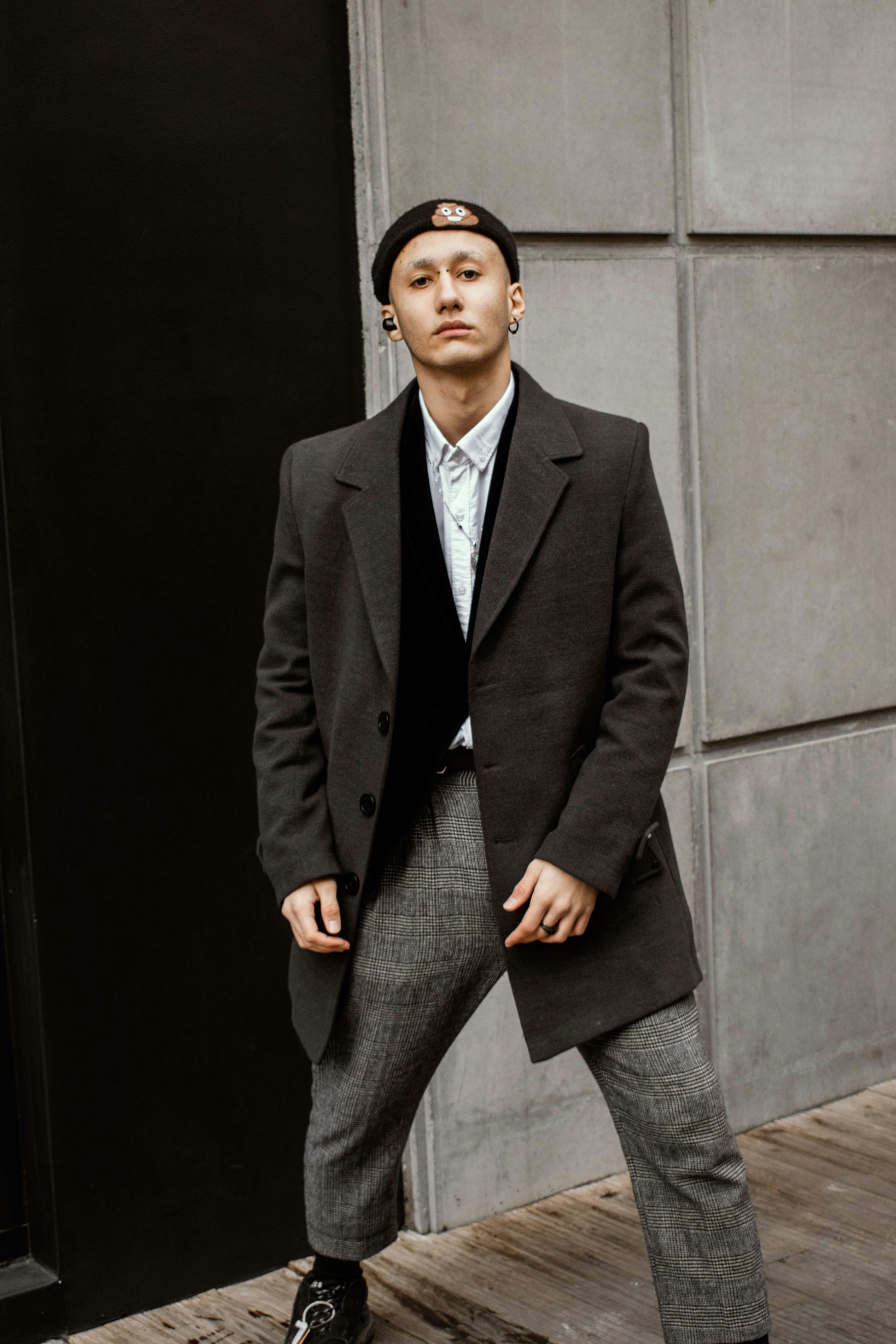 XAYWEAR stylish men coat in dark color worn with gray pants and white shirt
