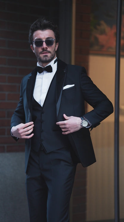 XAYWEAR Elite Three-Piece Suit for Elegant Events XR410