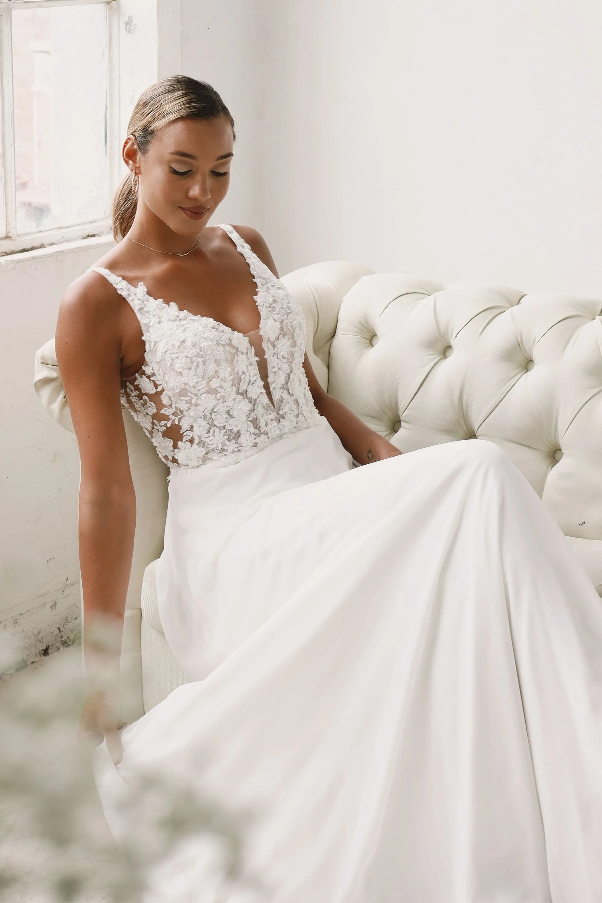 XAYWEAR Premium The Beautiful Lace Bodice Flowing Chiffon Wedding Dress - XAYWEAR