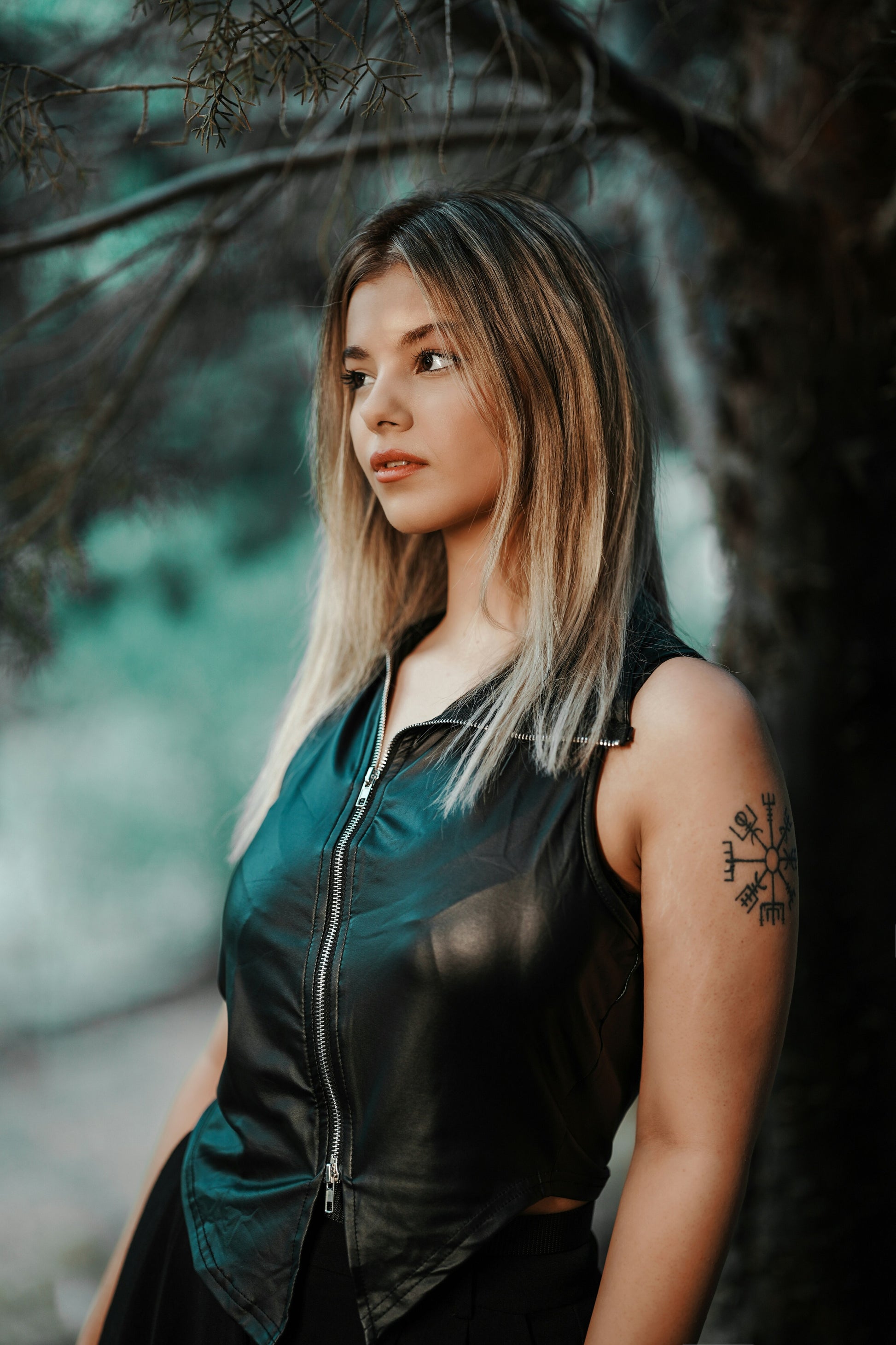 XAYWEAR black leather vest for women sleeveless zip-up jacket styled outdoors