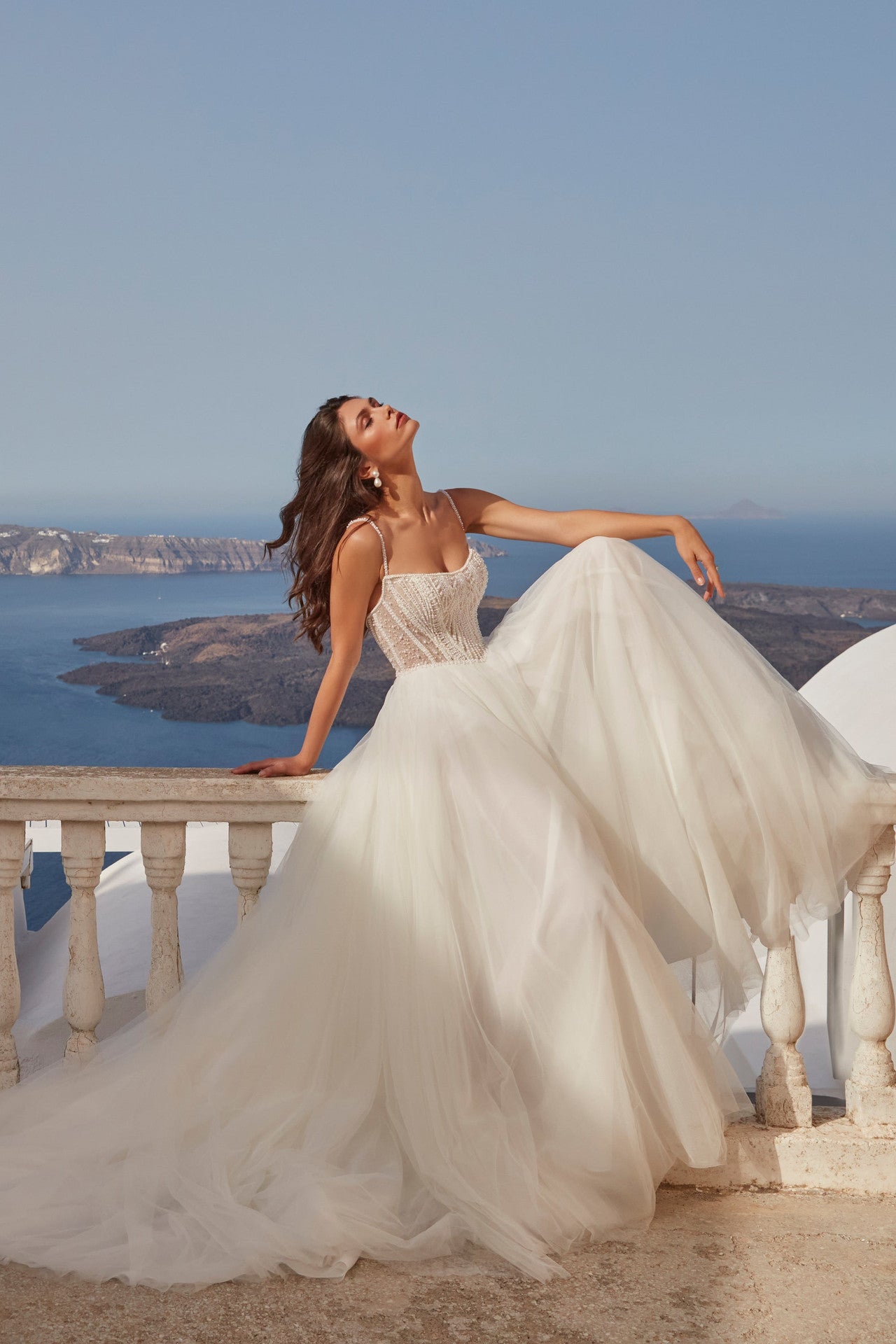 XAYWEAR elegant wedding dress with fitted bodice and flowing tulle skirt by the sea