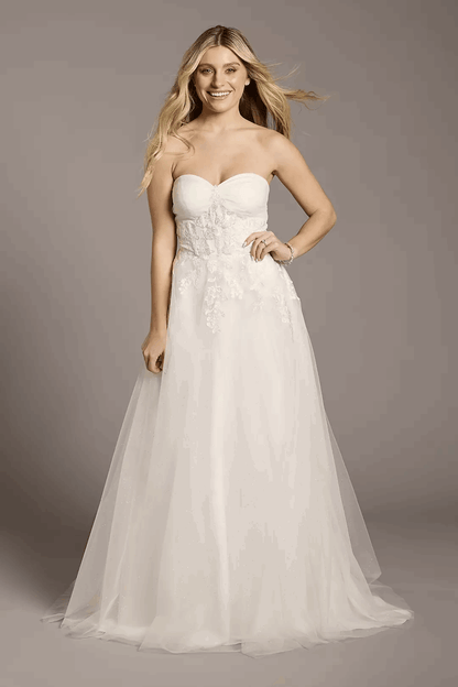 XAYWEAR strapless wedding dress with lace bodice and flowing tulle skirt for brides