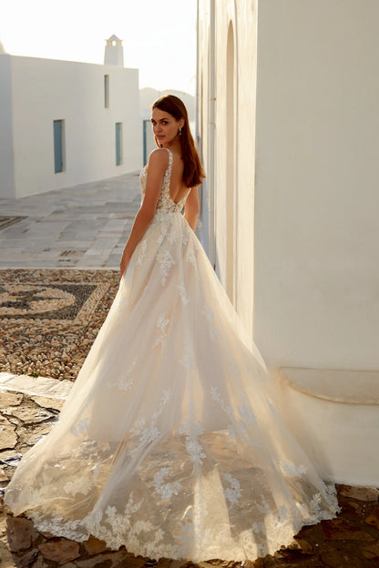 XAYWEAR elegant white wedding dress gown with lace details and open back design