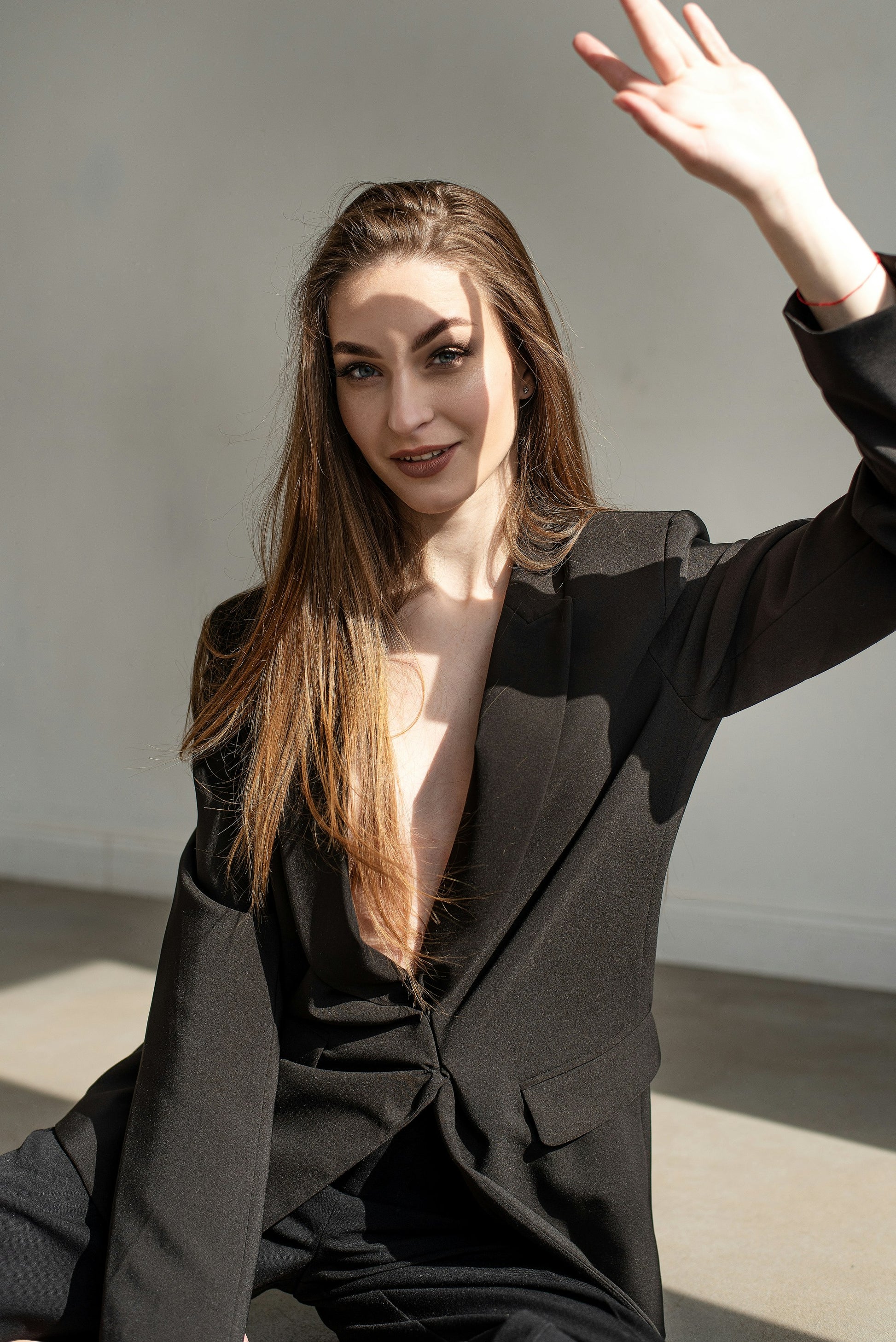 XAYWEAR black suit for women formal attire featuring a fitted blazer with long sleeves