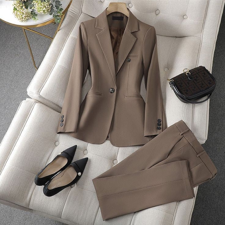 XAYWEAR Stylish Brown Two-Piece Suit for Women with Tailored Jacket and Slim Trousers